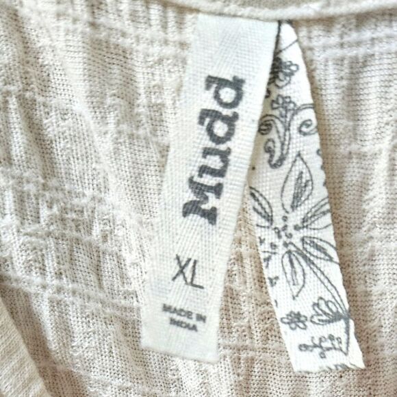 MUDD Women's Cream colored Soft Smocked bottom Tank Top - Picture 4 of 12